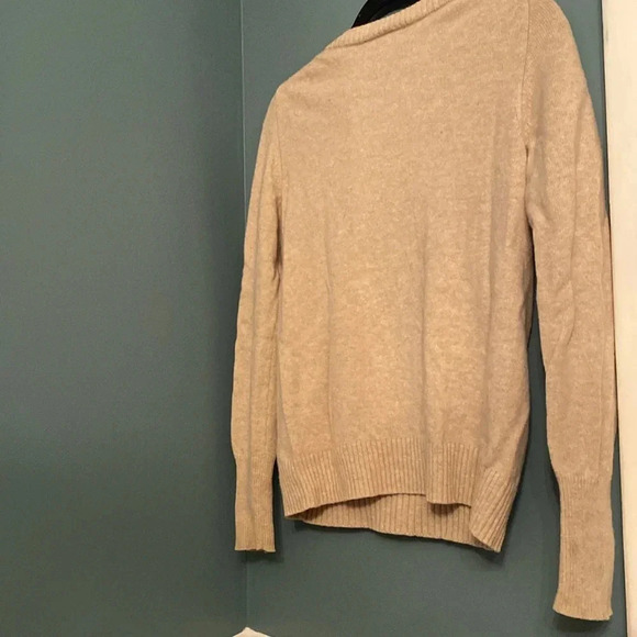 J Crew women’s wool sweater - medium - tan/brown - great condtion - Picture 5 of 7